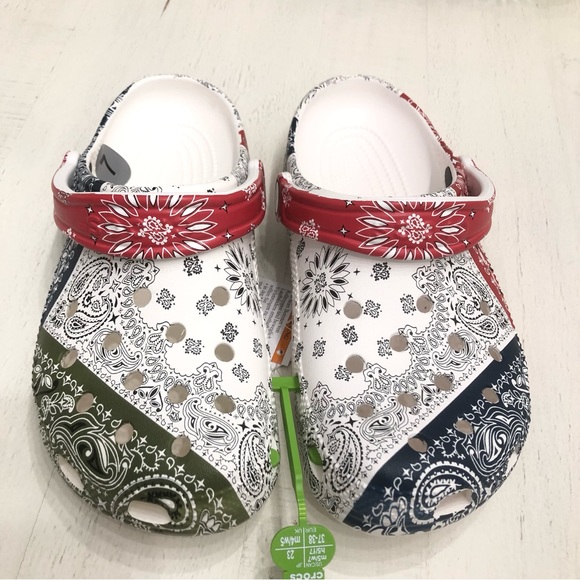 CROCS Classic Bandana White Multicolor Clogs Unisex Sz W7-M5 NWT - Picture 16 of 16
